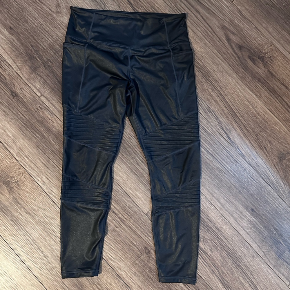 Athleta Inclination Moto Tight size LARGE